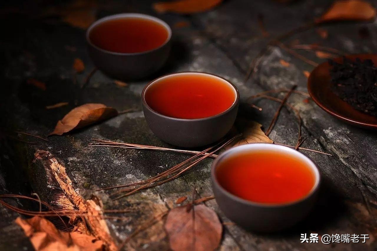 喝茶，不懂禮儀怎么行，牢記喝茶“10大禮儀”，做有涵養的人