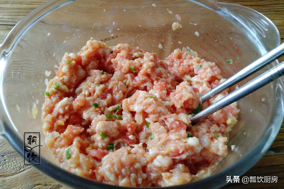 吃馄饨，这馅鲜美又解馋，留恋舌尖的味道难忘，早餐夜宵都惦记着