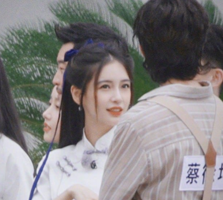 32歲楊穎遇上25歲的孟子義，光看無濾鏡生圖，誰顏值高低一目了然