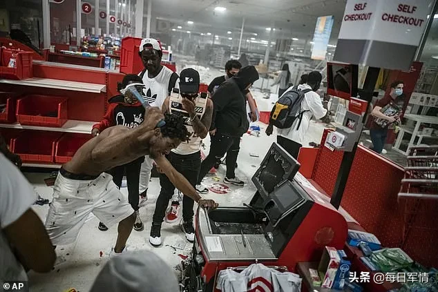 打砸抢烧乱成一锅粥，老美还四处秀肌肉！真的