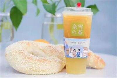 奈雪上市！新式茶饮第一股：一场“相亲”成就茶饮第一股