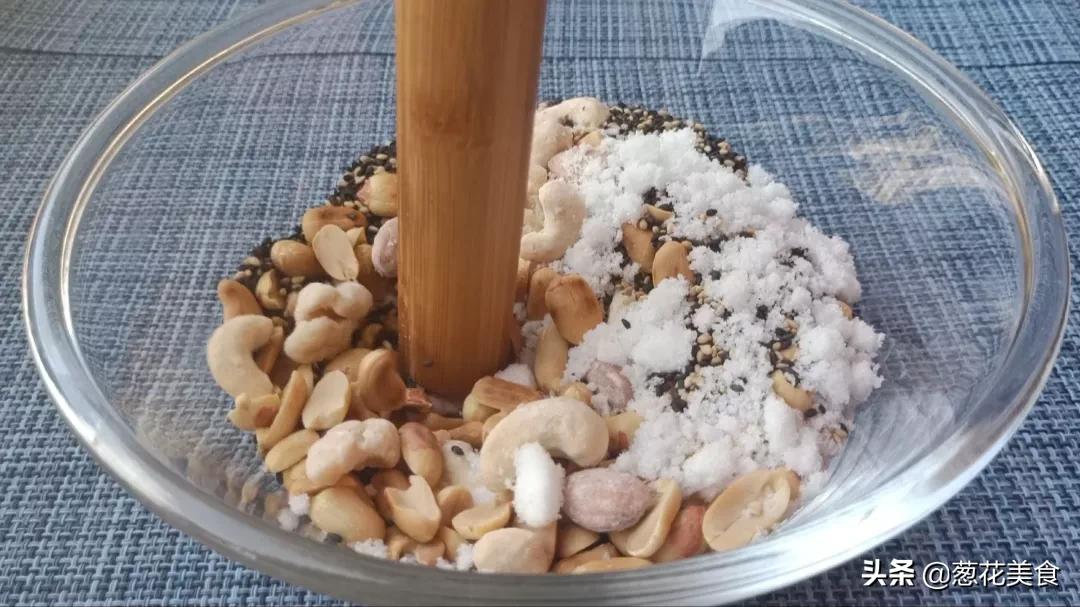 不愛吃青團的可以試試這個，吃上一口，其它口味的都要排在後面