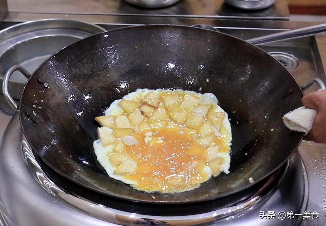图片[6]-【豆腐鸡蛋饼】做法步骤图 金黄香酥 轻松解决家人早餐-起舞食谱网