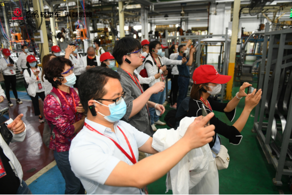 守東風(fēng)初心 走領(lǐng)先之路東風(fēng)汽車股份開啟百家媒體品質(zhì)體驗(yàn)之旅活動(dòng)