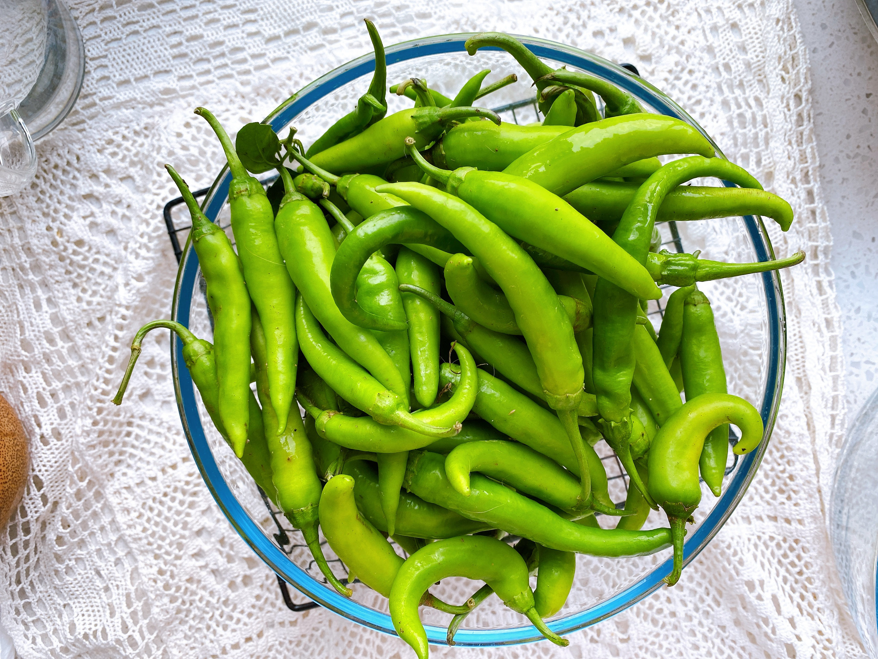 腌辣椒的季节到了，教你独家腌法，不加盐2小时就能吃，又香又辣