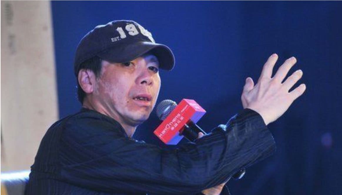 冯小刚：抛弃结婚15年的原配，40岁娶小10岁徐帆