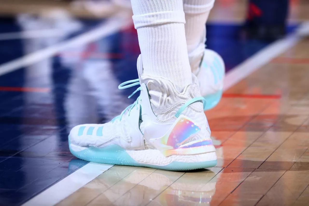 又帅又能打！5双性能颜值兼备的阿迪篮球鞋