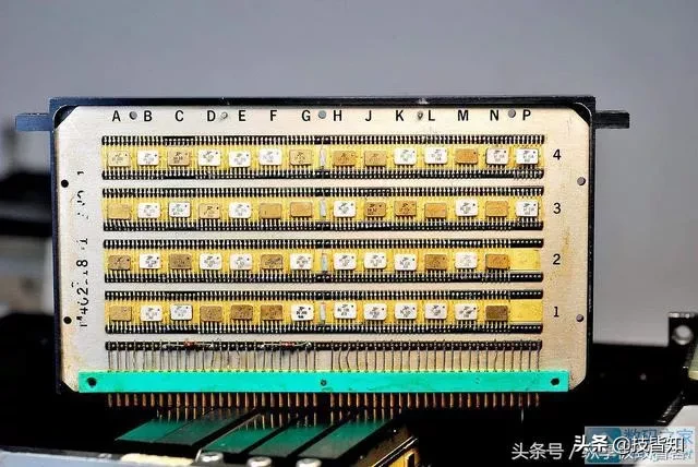 不服不行！硬核拆解1968年的美国军用计算机（附高清图）