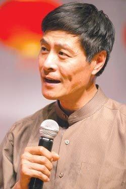 从比肩冯巩到“阶下囚”，当红时移居澳洲的刘伟，如今怎么样了？