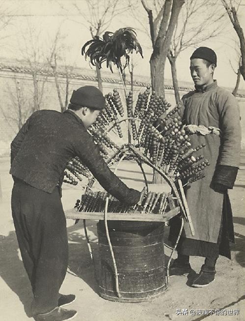 老照片:90年前的北京摆摊文化，街头卖各种东西