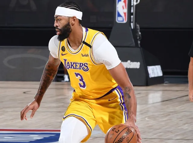 戴维斯肘击克劳德脸部要被禁赛，湖人凉凉了？NBA官方回应了