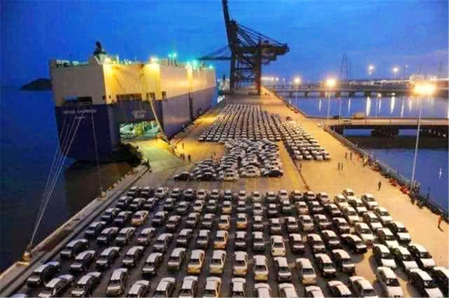 宝马X5库存成灾，堆积如山，怒降25万无人问，车