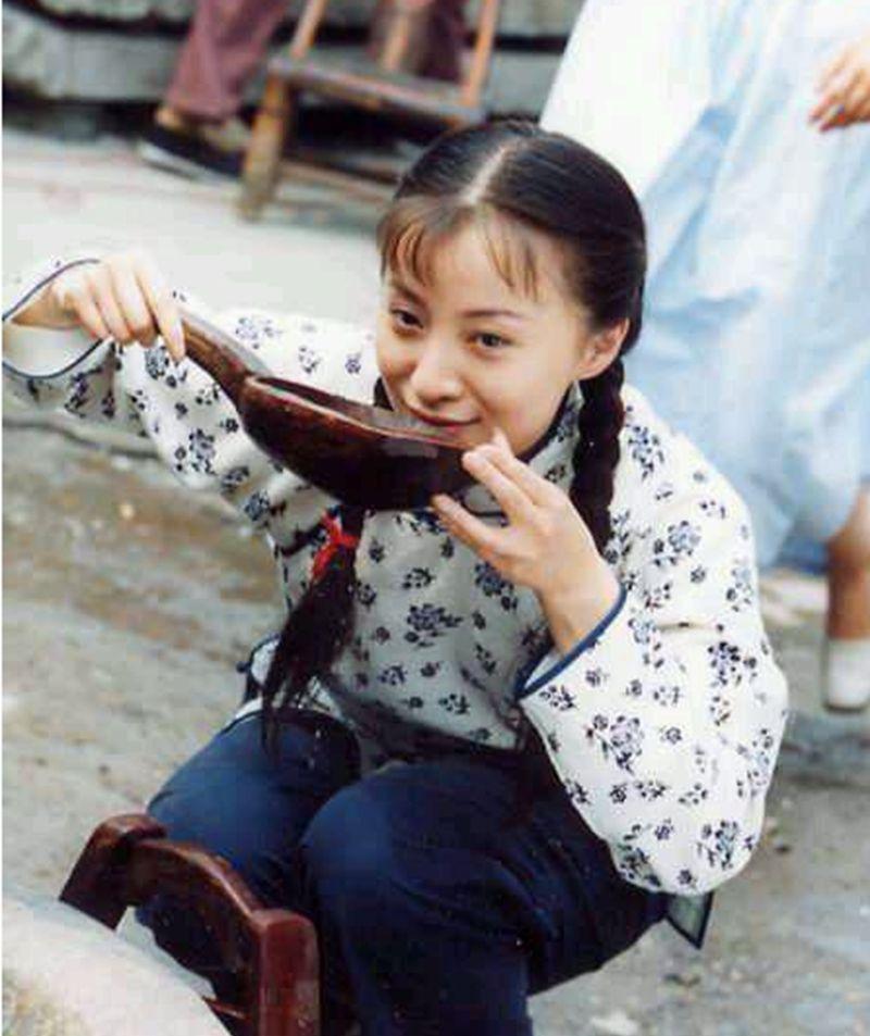 “可云”徐露：当红时隐退，嫁大7岁老公，46岁和17岁女儿似姐妹
