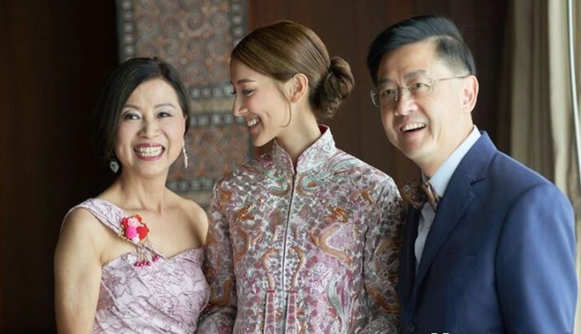 陈凯琳为郑嘉颖和爸爸庆生，小儿子长得像外公，隔代遗传又显灵了