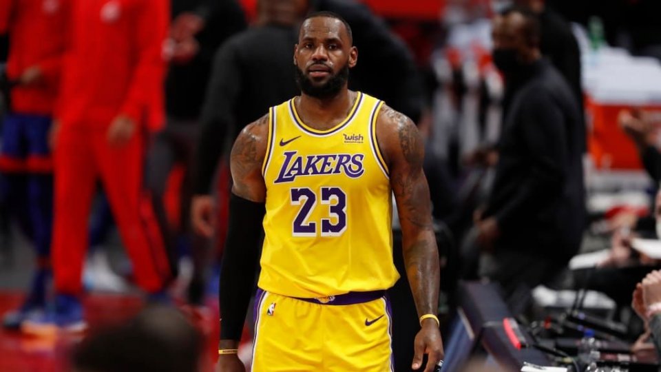 在NBA季后赛完成压哨绝杀有多难？科比仅1次，榜
