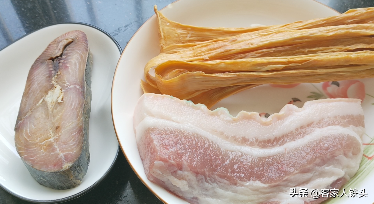 廣式蒸腩肉，加1塊馬鮫鹹魚，鹹香入味，味道獨特又好吃，真下飯