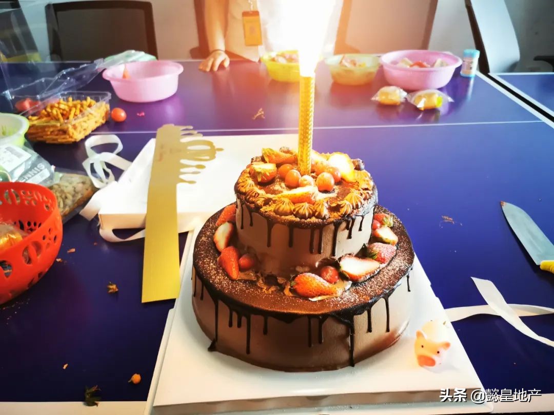 生日會(huì )｜繽紛五月 歡樂(lè )相聚——懿皇地產(chǎn)5月入司員工生日會(huì )