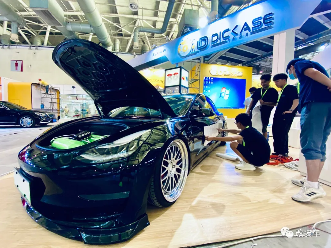 这辆特斯拉Model 3应该刹得住,提车之前刹车改件