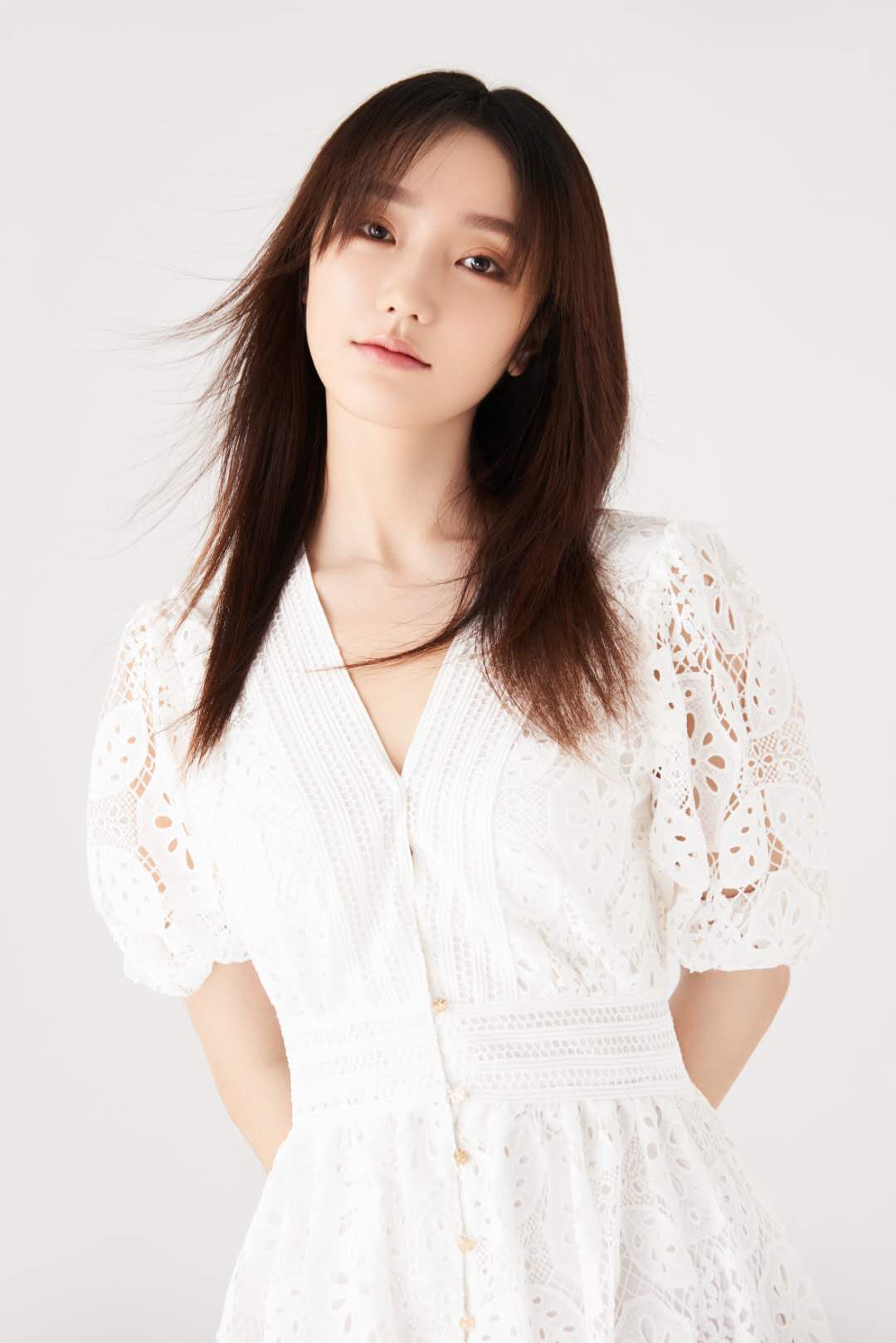 《小娘惹》连日开启霸屏模式，一人分饰两角肖