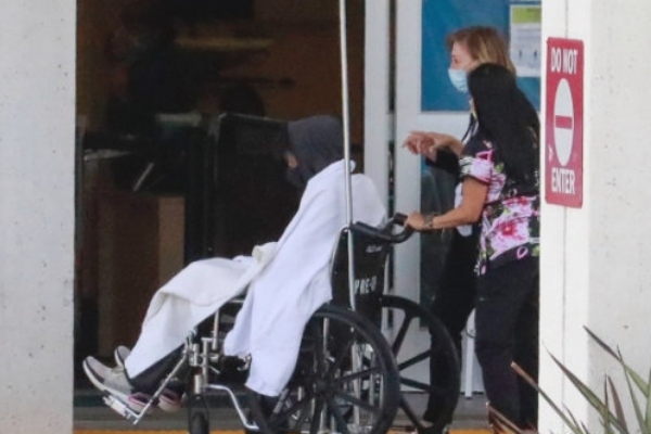 漫威黑豹男主角去世，出演多部经典影片，曾被拍坐轮椅进急诊室