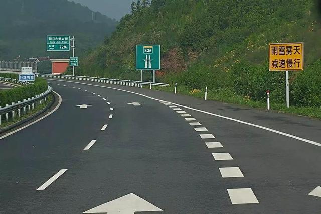 科目一道路和公路有区别，开车时需要注意什么