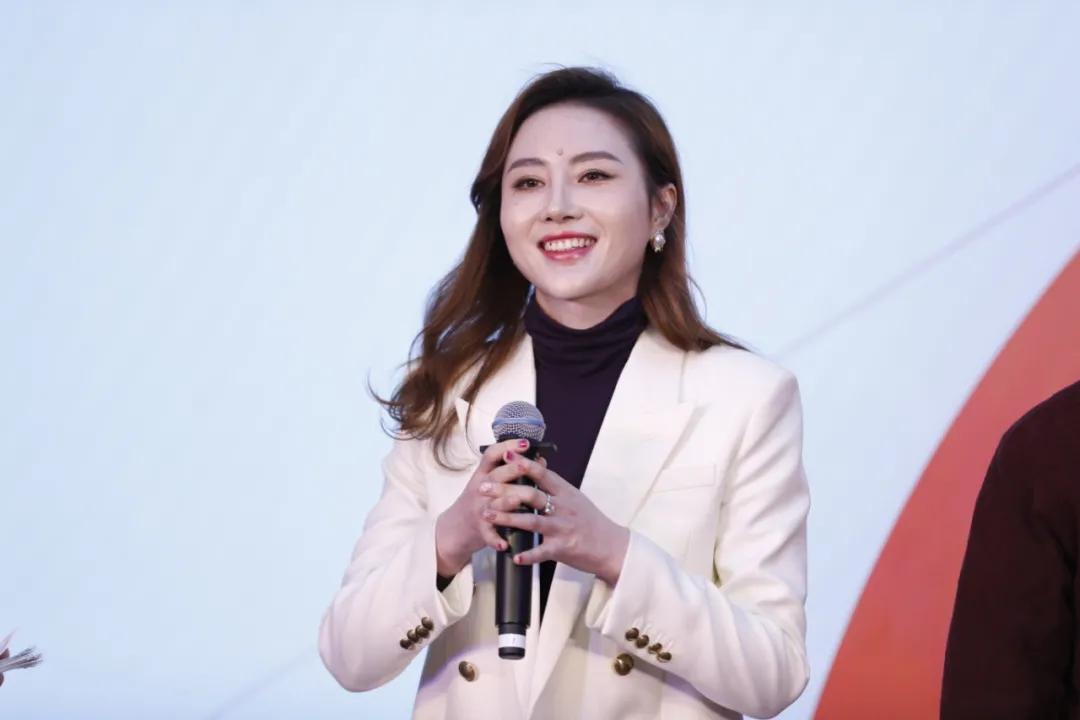 快手上市，那个敲钟的90后中专生是如何逆袭的？