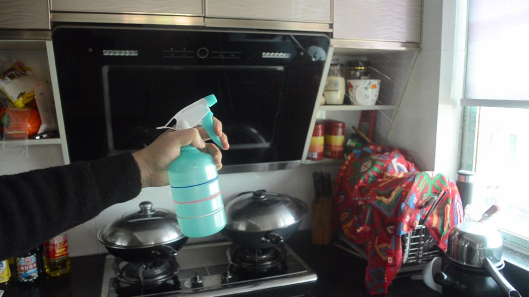 廚房油煙味重怎麼辦？ 教你一個實用的方法，清爽不油膩，回家試試