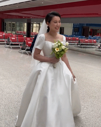 嘎子哥“二婚”言论争议删视频后，为老婆贴心