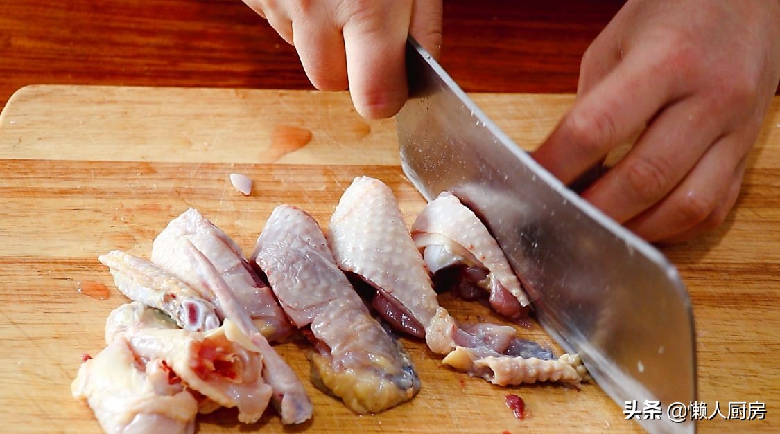 碰到這椰子別手軟，價格便宜，人人吃得起，塞進一隻雞，解饞