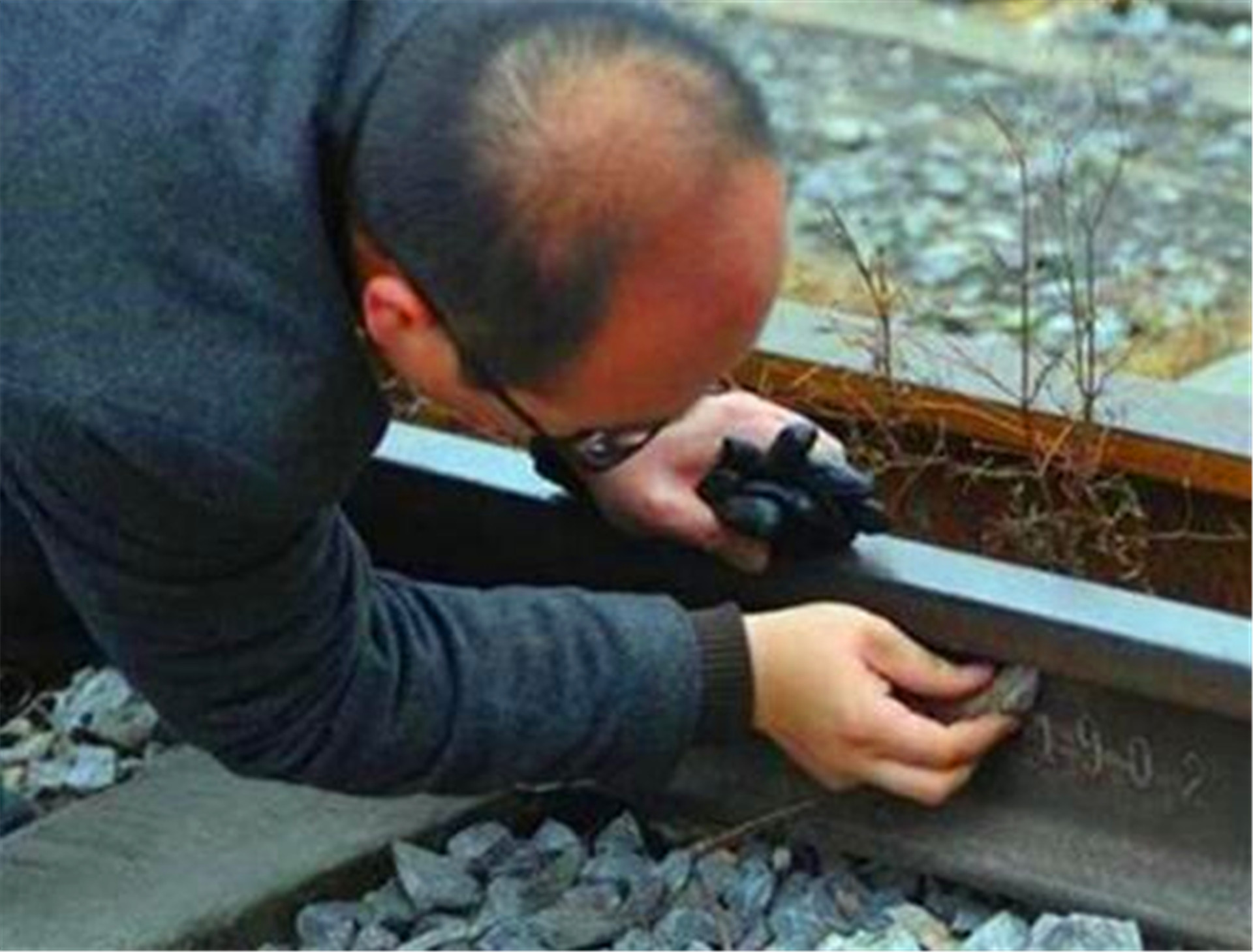 中国唯一还在用的清朝钢轨，至今不生锈，专家