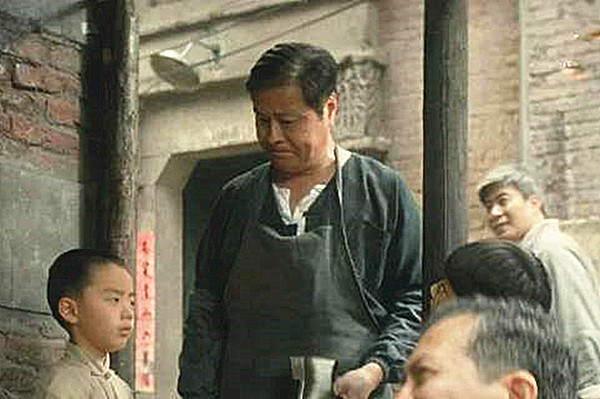 姜昆师弟在《隐秘而伟大》中演配角，形如路人