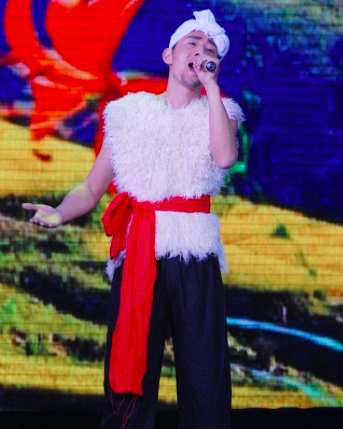 草根歌手阿宝近况落魄！厨房杂物乱堆霉斑横生