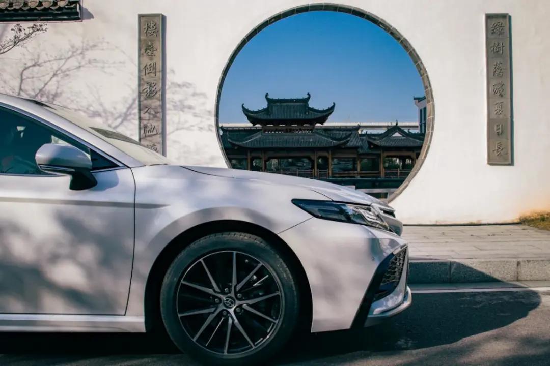 时代进步了，没想到新款凯美瑞都支持车载微信了