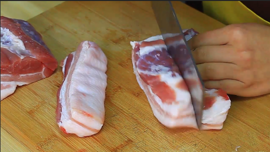 Why is the braised pork in the restaurant delicious?  The original method is exquisite, master 3 keys, the meat is not greasy