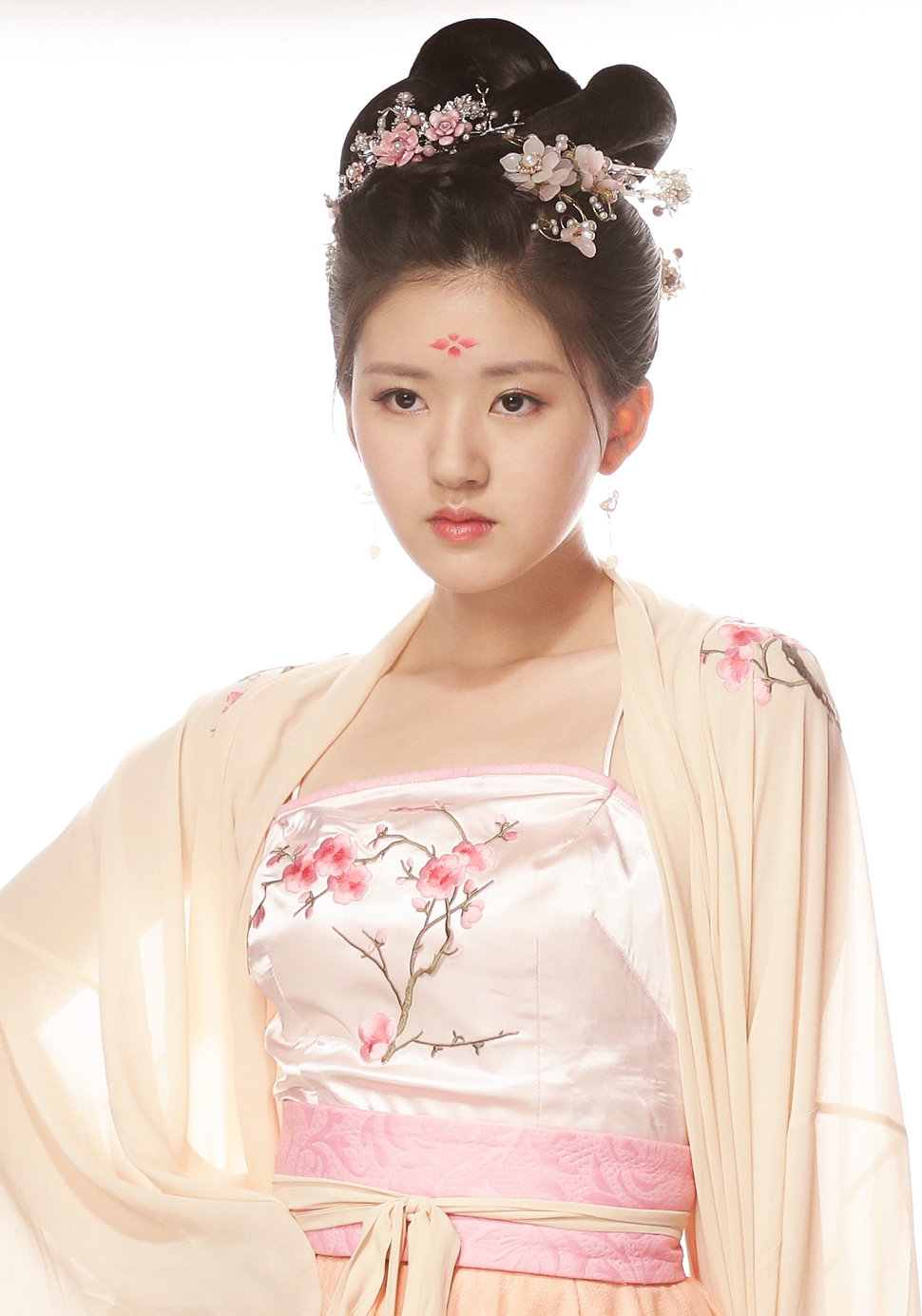 THE9公布正面照，刘雨昕占据艺人榜单前列，与前