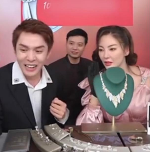 太壕了！张雨绮李佳琦带货卖钻石，价值千万的