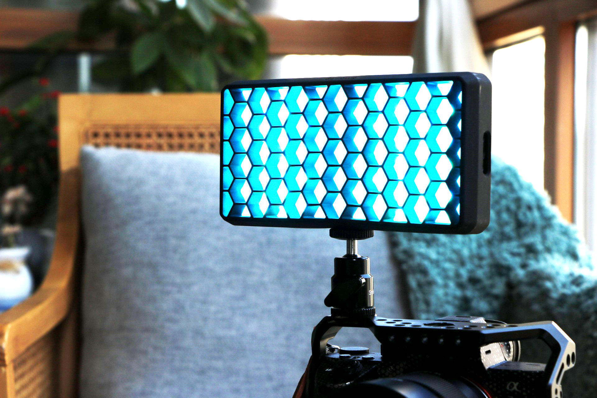 光影艺术 唾手可得的控光原来如此简单 斯莫格Pix M160 RGB补光灯