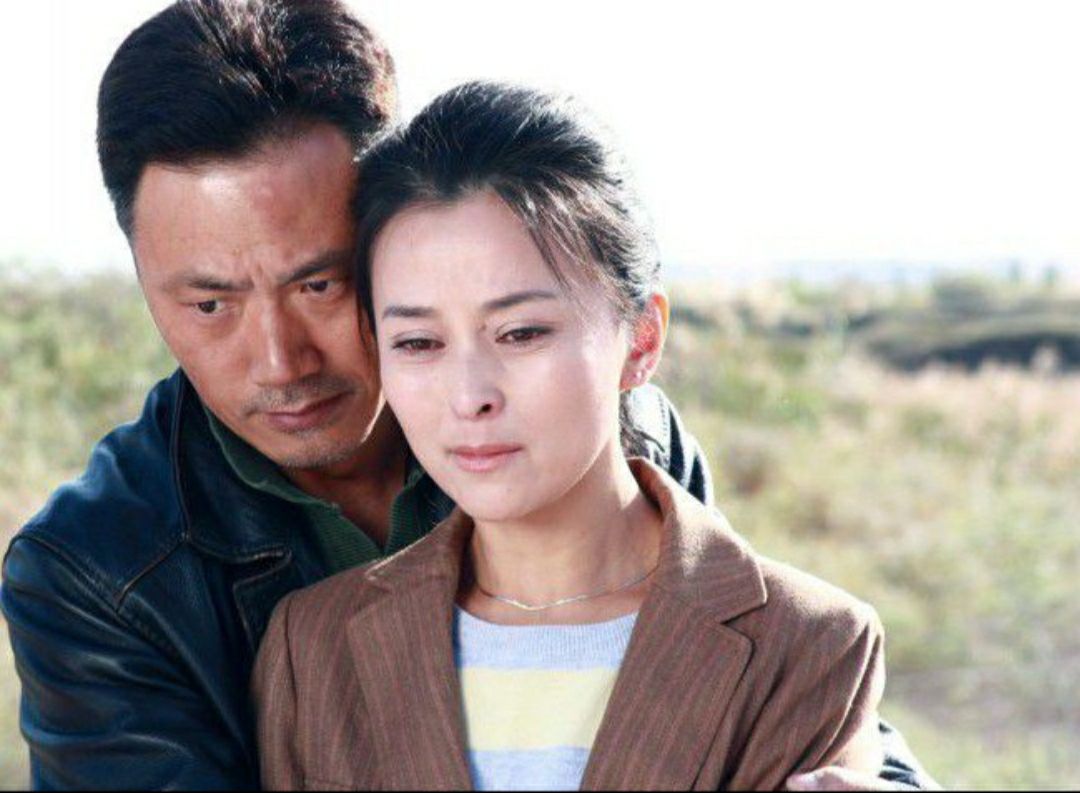 “最美琼女郎”何音：再婚与小9岁丈夫恩爱，一起养大前夫儿子