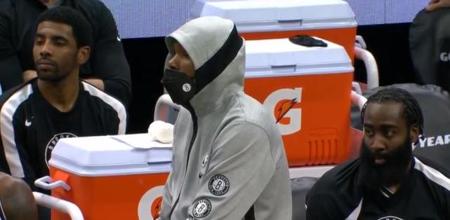 Basket network group by chivalric team double kill! Who observes Ervine and Harden's conduct, want to praise Ervine one time