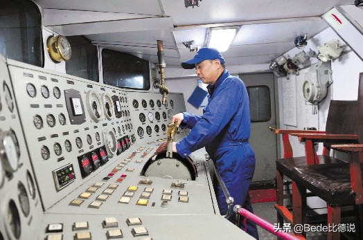 鲁荣渔2682号渔船惨案：33人出海仅11人归来，现实版“大逃杀”？