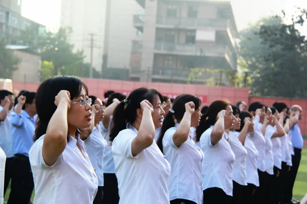 渭南市三贤中学：铮铮誓言强初心(图4)