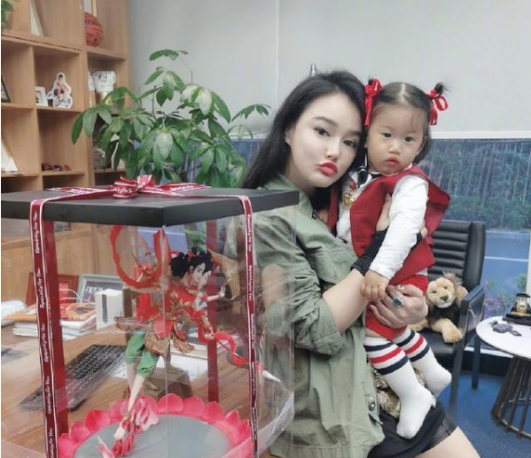 胡杏兒三胎得男，應采兒冉瑩穎也是都生兒子，小s三個女兒也幸福