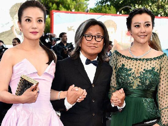 被家暴、出轨、冷暴力，在丈夫葬礼上大笑的郝