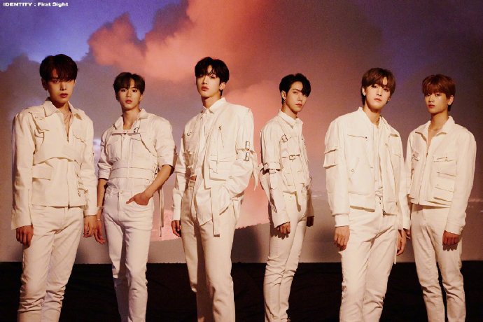 oui娱乐推出的新男团wei公开出道专辑中主打曲相关信息