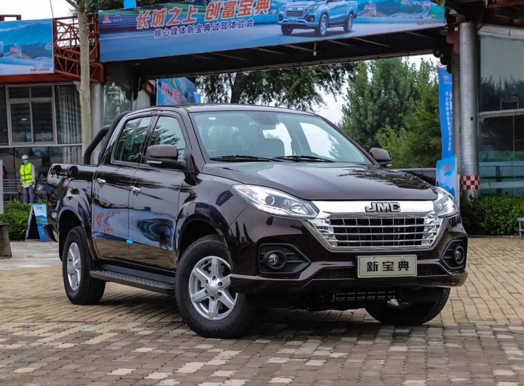 江铃全新宝典试驾:10万出头买2.5t四驱顶配,越野表现抢眼