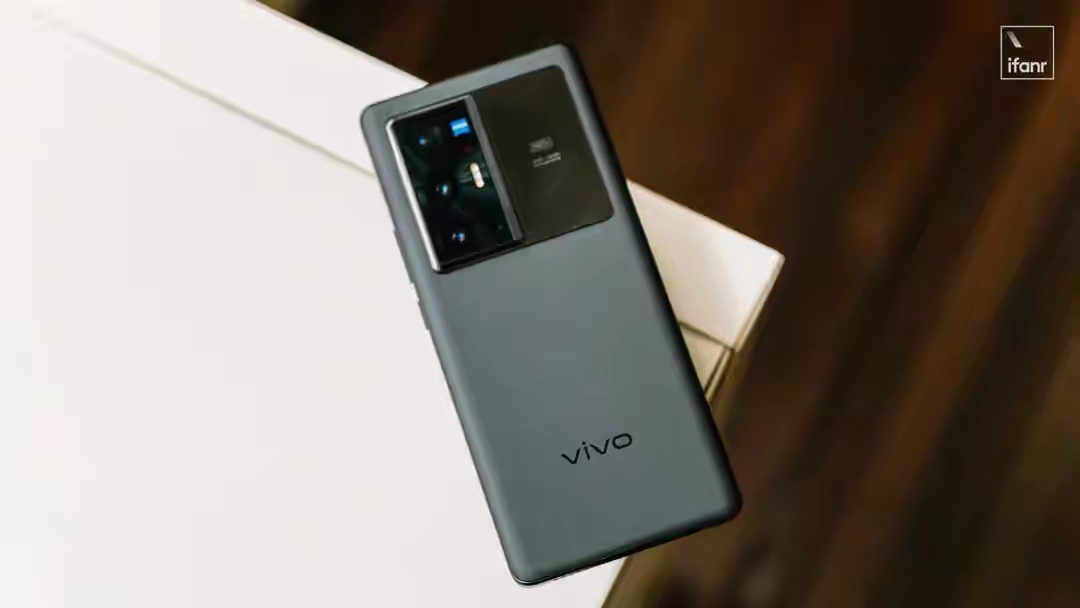 同价位手机！vivoX70Pro+对比小米11U：半年前的手机依然给力
