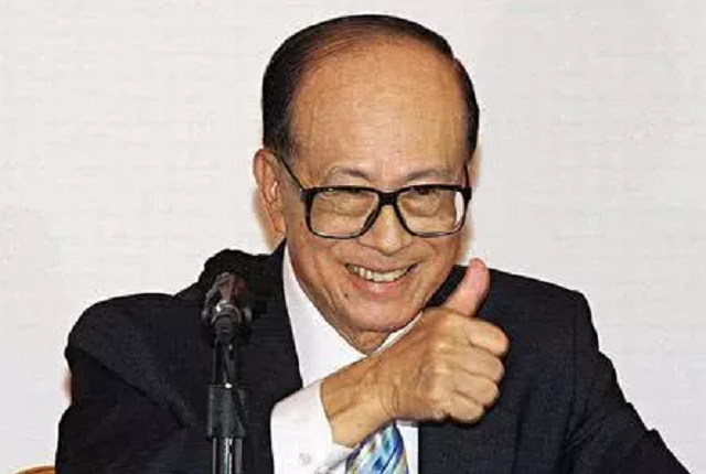 赚2000亿李嘉诚用了68年，他靠“拼多多式”扩张