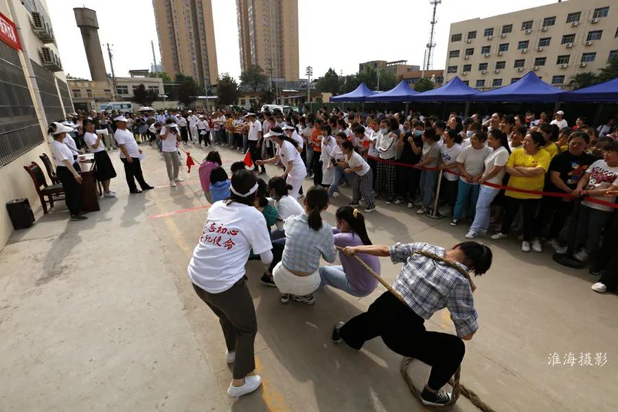 三原县医院庆祝“5.12”国际护士节拔河比赛
