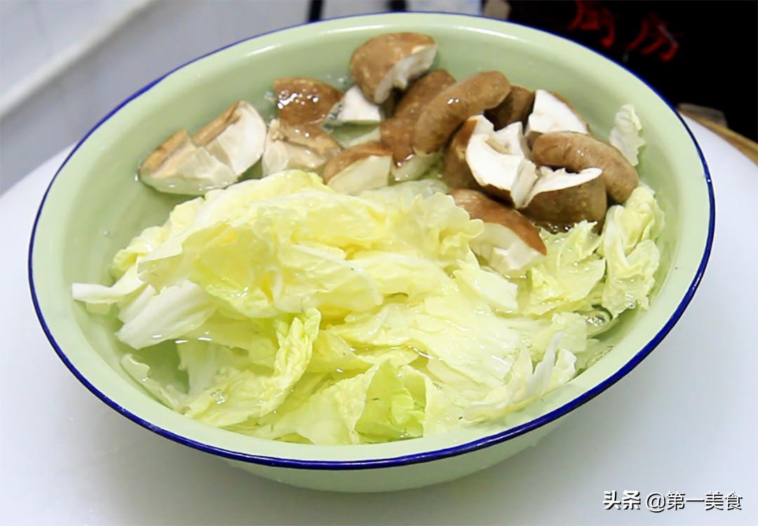 图片[2]-【香菇白菜汤】做法步骤图 清淡养胃 喝两碗都不过瘾-起舞食谱网
