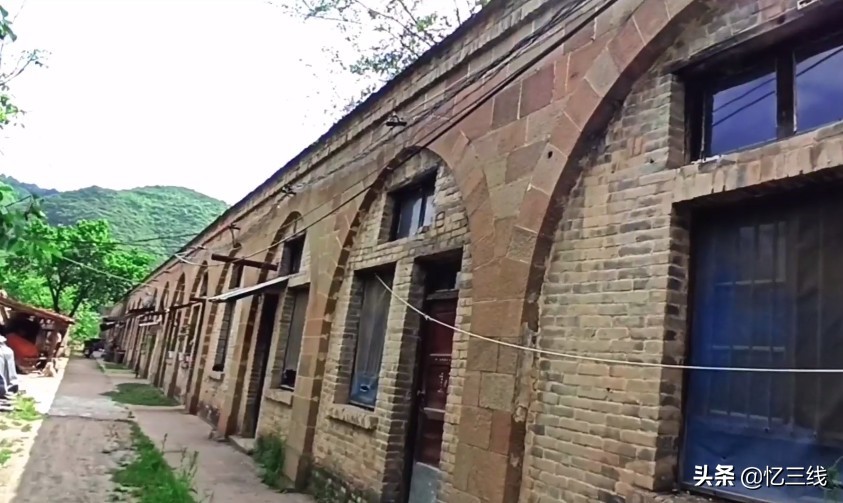 甘肃废弃的军工厂，处在深山密林之中，虽已破